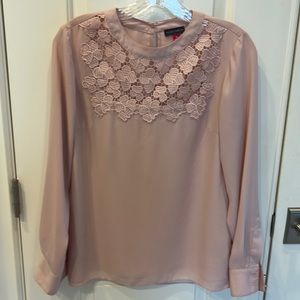 Vince Camuto Womens blouse XS new condition